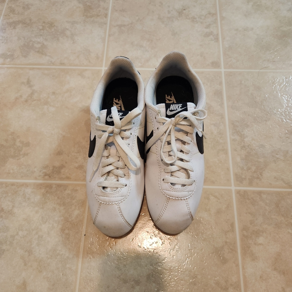 Nike Cortez Leather Women's Sneakers, Size US 9